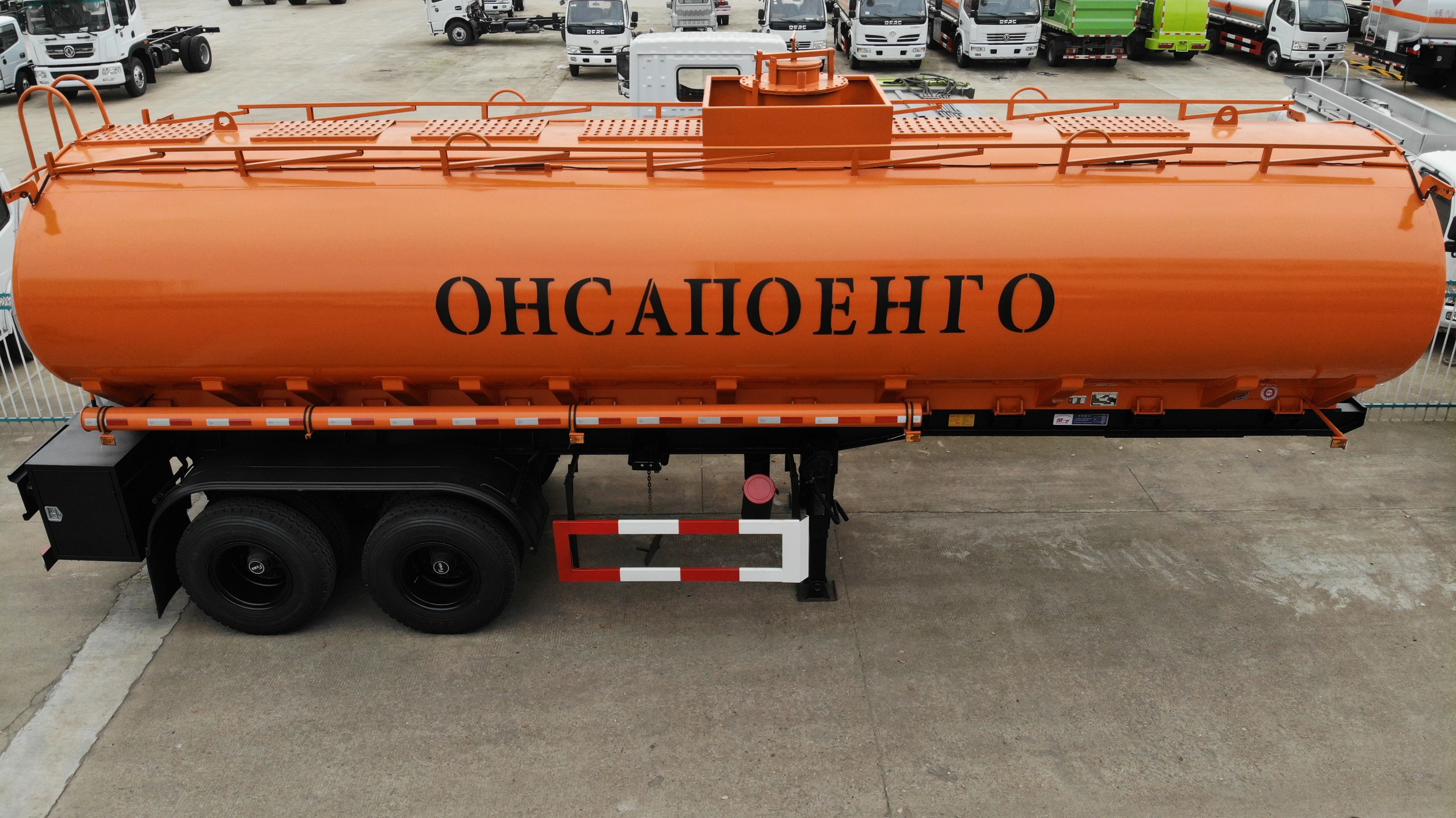 10臺(tái)外貿(mào)出口運(yùn)油半掛車(chē)，10臺(tái)危化品罐車(chē)發(fā)車(chē)交付客戶(hù)